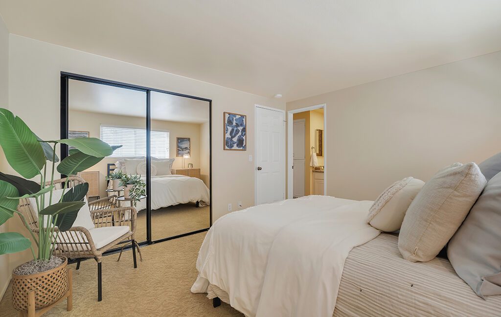 2825 Panama Dr- HsHProd-24